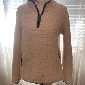 Sherpa sweater pullover with zipper.